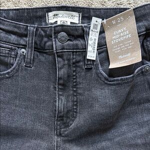 Madewell Curvy Mid-Rise Stovepipe Jeans in Charcoal